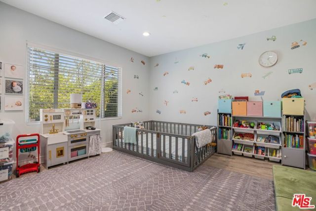 5509 Woodman Avenue, Los Angeles, CA 91401