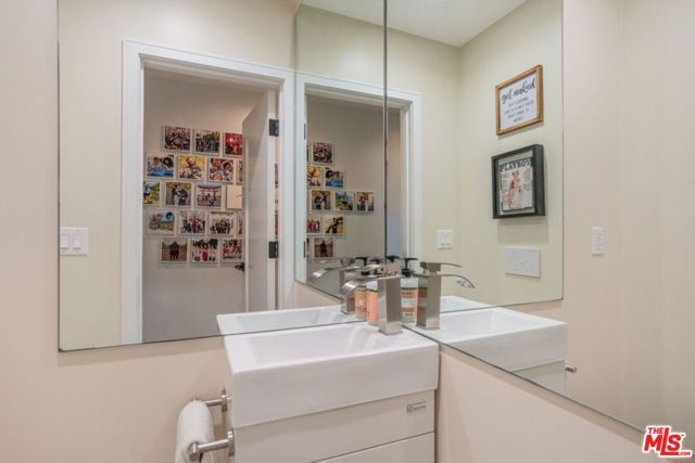 5509 Woodman Avenue, Los Angeles, CA 91401