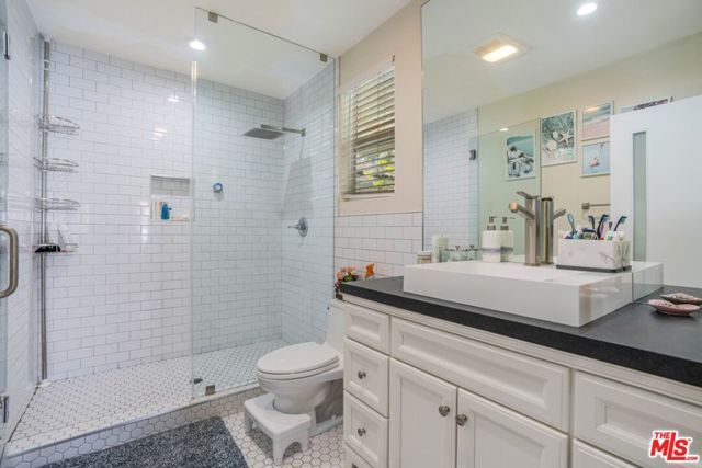 5509 Woodman Avenue, Los Angeles, CA 91401