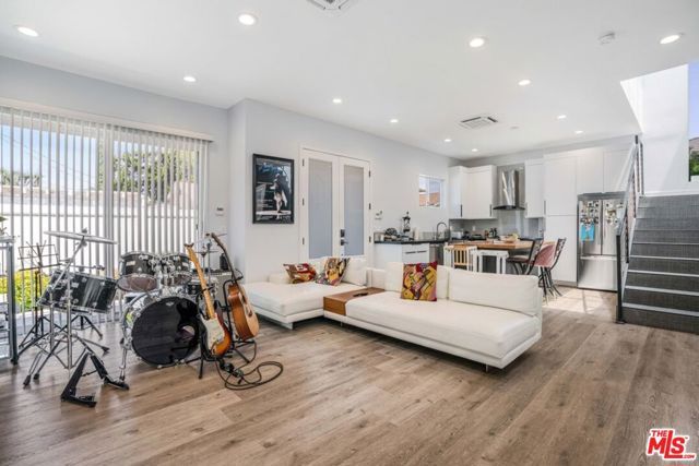 5509 Woodman Avenue, Los Angeles, CA 91401