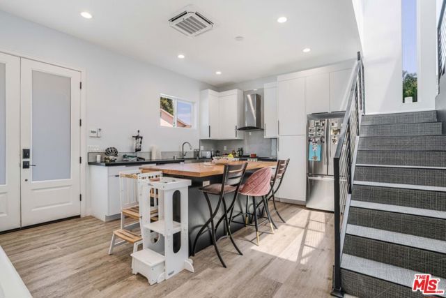 5509 Woodman Avenue, Los Angeles, CA 91401