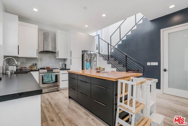 5509 Woodman Avenue, Los Angeles, CA 91401
