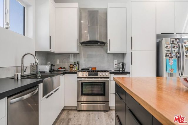 5509 Woodman Avenue, Los Angeles, CA 91401