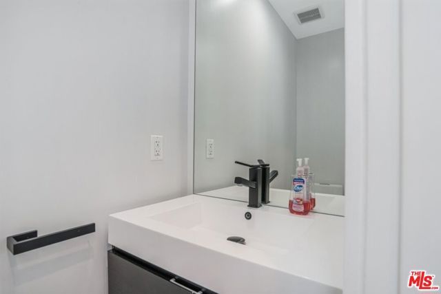 5509 Woodman Avenue, Los Angeles, CA 91401
