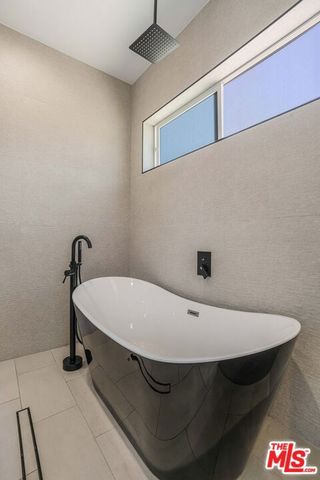 5509 Woodman Avenue, Los Angeles, CA 91401