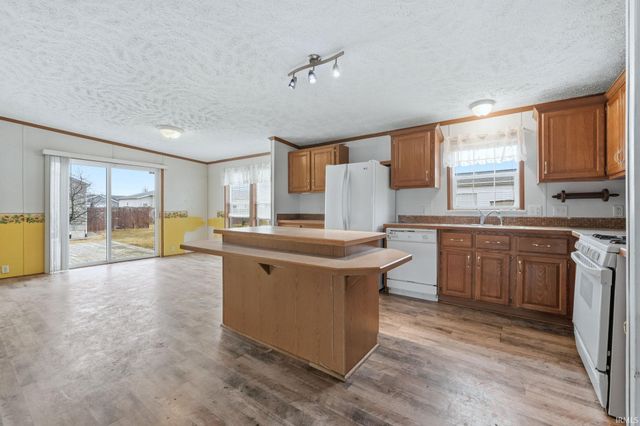 205 Forrest Park Drive, Garrett, IN 46738