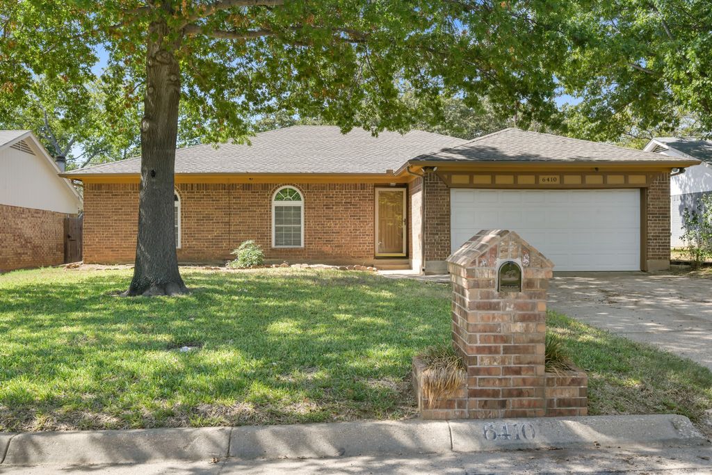6410 Willow Springs Drive, Arlington, TX 76001 — exterior