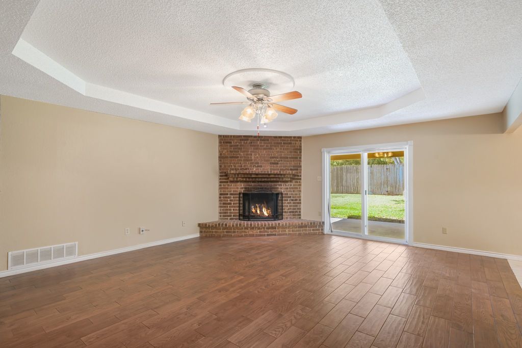 6410 Willow Springs Drive, Arlington, TX 76001 — photo 4