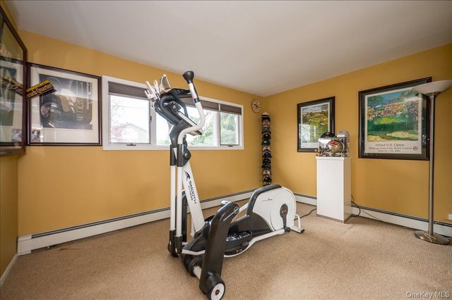 22 Willa Way, Massapequa, NY 11758