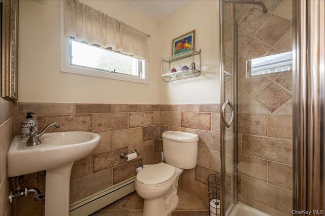 22 Willa Way, Massapequa, NY 11758