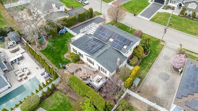 22 Willa Way, Massapequa, NY 11758