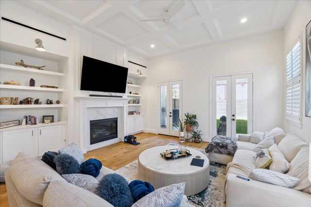 531 W 27th Street, Houston, TX 77008