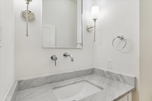 531 W 27th Street, Houston, TX 77008