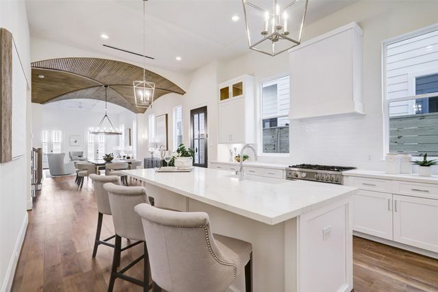 531 W 27th Street, Houston, TX 77008