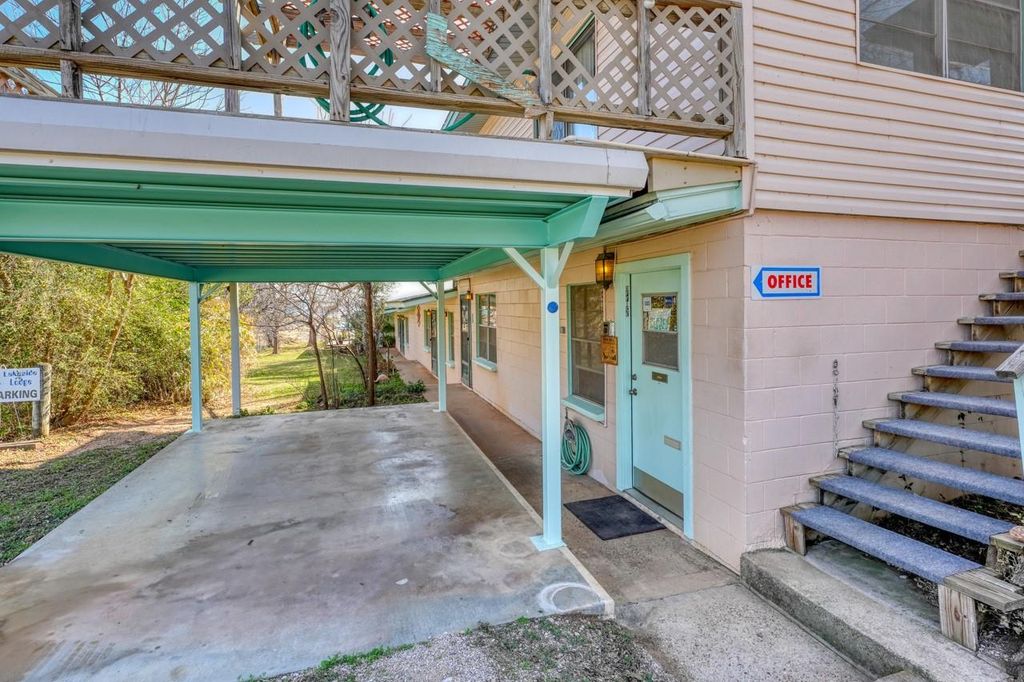 201 Lakewood DR, Burnet, TX 78611