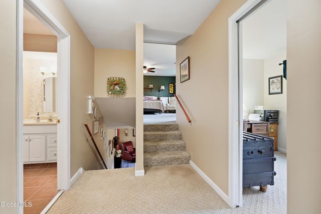 28 Glenmore Drive, Colonie, NY 12309