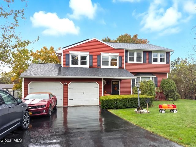 28 Glenmore Drive, Colonie, NY 12309