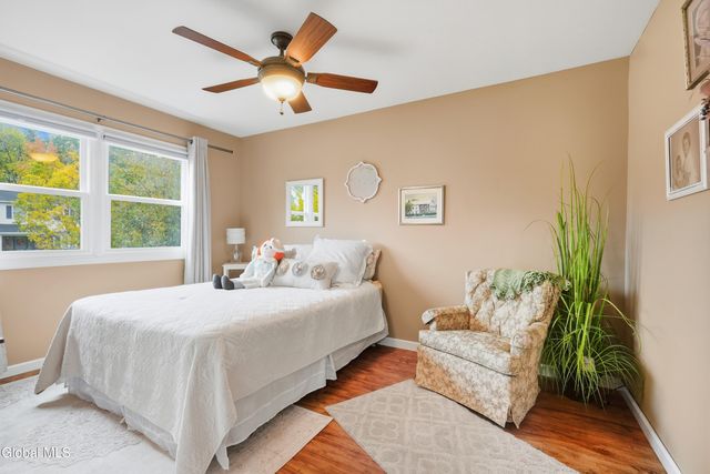 28 Glenmore Drive, Colonie, NY 12309