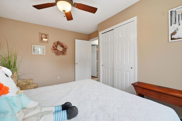 28 Glenmore Drive, Colonie, NY 12309