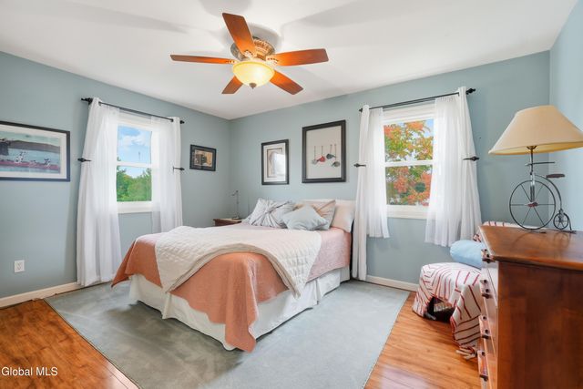 28 Glenmore Drive, Colonie, NY 12309