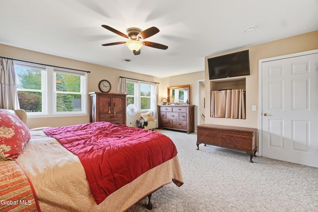 28 Glenmore Drive, Colonie, NY 12309