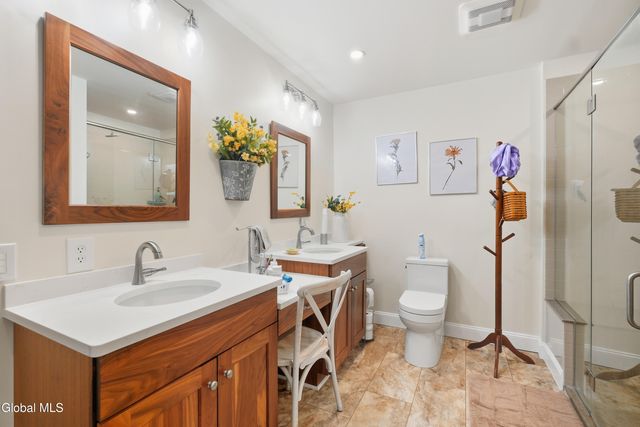 28 Glenmore Drive, Colonie, NY 12309