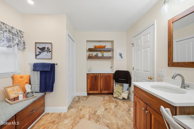 28 Glenmore Drive, Colonie, NY 12309