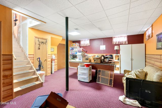 28 Glenmore Drive, Colonie, NY 12309