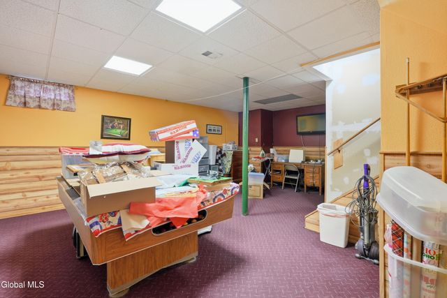 28 Glenmore Drive, Colonie, NY 12309