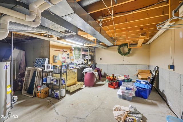 28 Glenmore Drive, Colonie, NY 12309