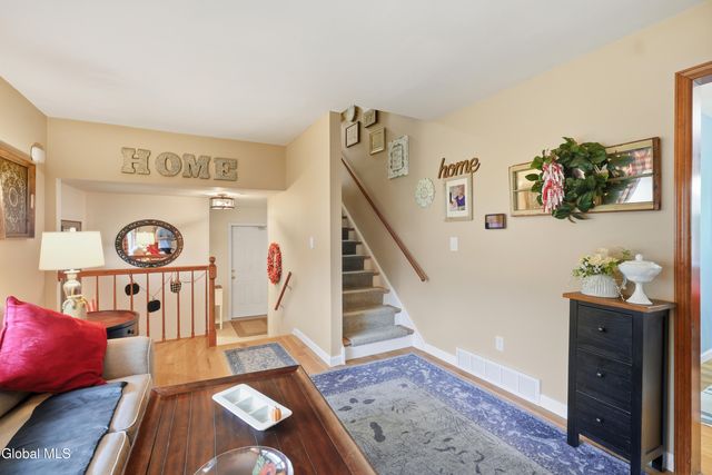 28 Glenmore Drive, Colonie, NY 12309