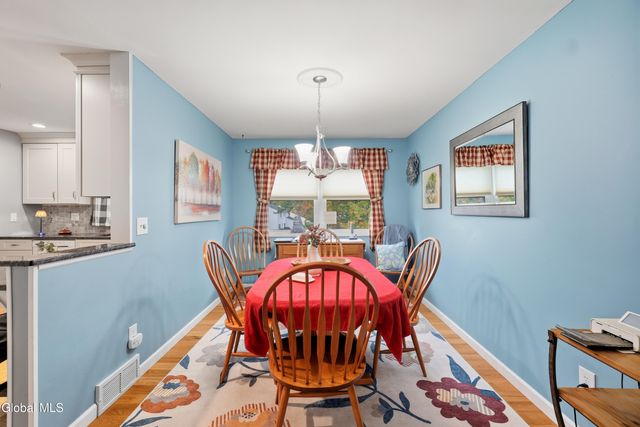 28 Glenmore Drive, Colonie, NY 12309