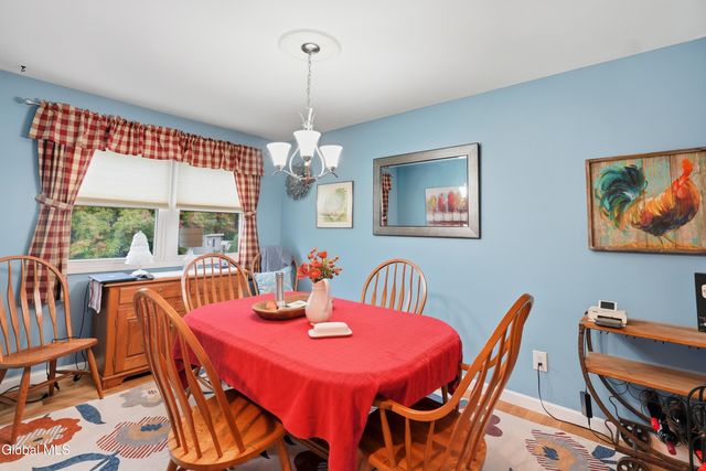 28 Glenmore Drive, Colonie, NY 12309