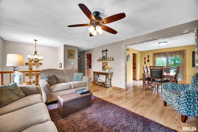 2129 MARIGOLD Drive, Pekin, IL 61554