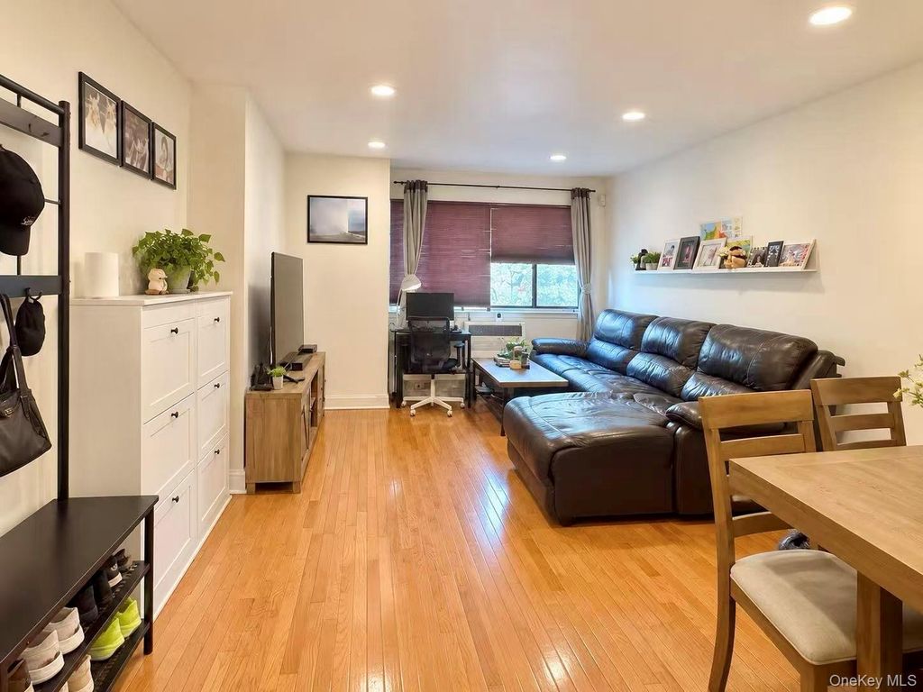 71-32 163rd Street 1, Fresh Meadows, NY 11365 — photo 2