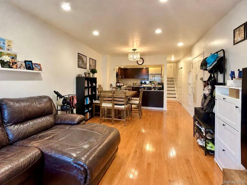 71-32 163rd Street 1, Fresh Meadows, NY 11365 — photo 4