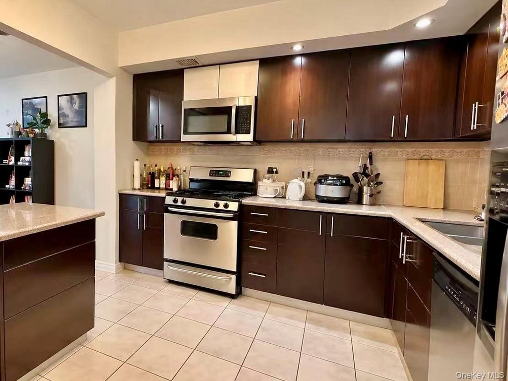 71-32 163rd Street 1, Fresh Meadows, NY 11365 — photo 5