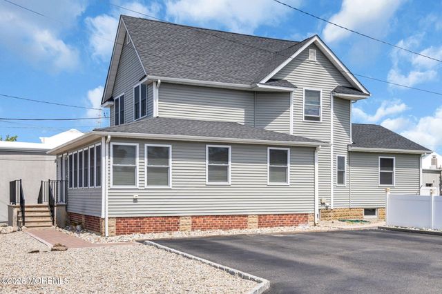 48 Flint Road B, Toms River, NJ 08757