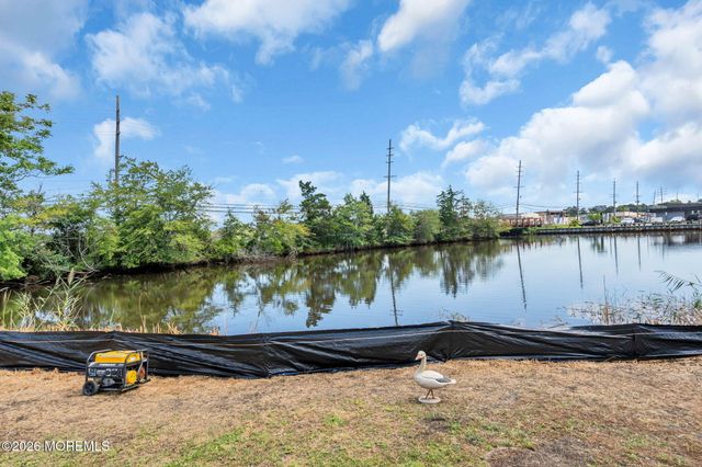 48 Flint Road B, Toms River, NJ 08757