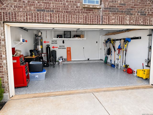 2068 COWAN DR, New Braunfels, TX 78132