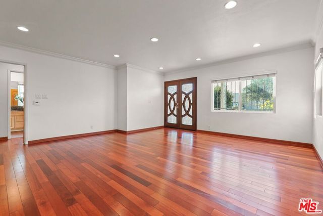 2120 9th Avenue, Los Angeles, CA 90018