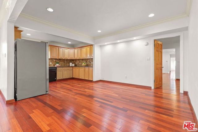 2120 9th Avenue, Los Angeles, CA 90018