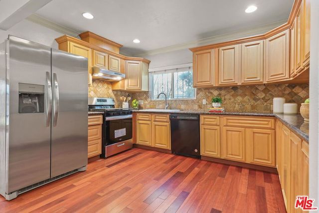 2120 9th Avenue, Los Angeles, CA 90018