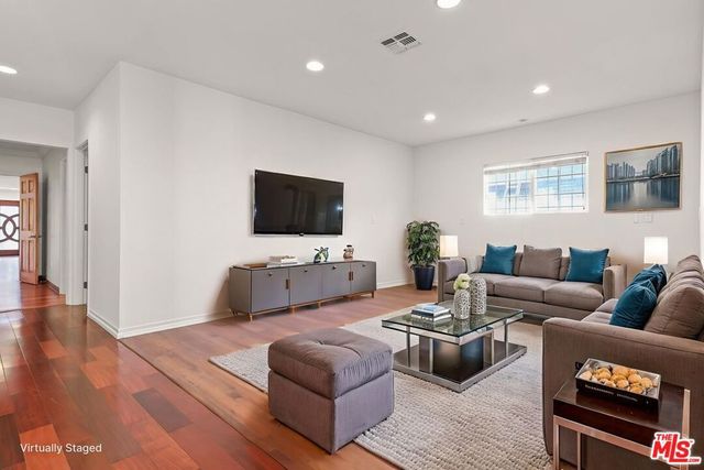 2120 9th Avenue, Los Angeles, CA 90018