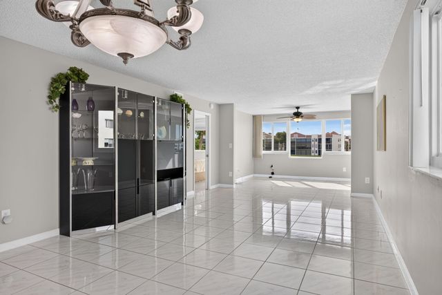 7216 S Devon Drive 212, Tamarac, FL 33321