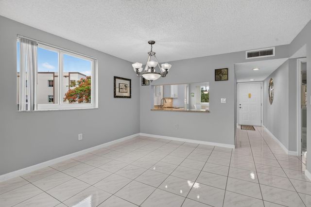 7216 S Devon Drive 212, Tamarac, FL 33321