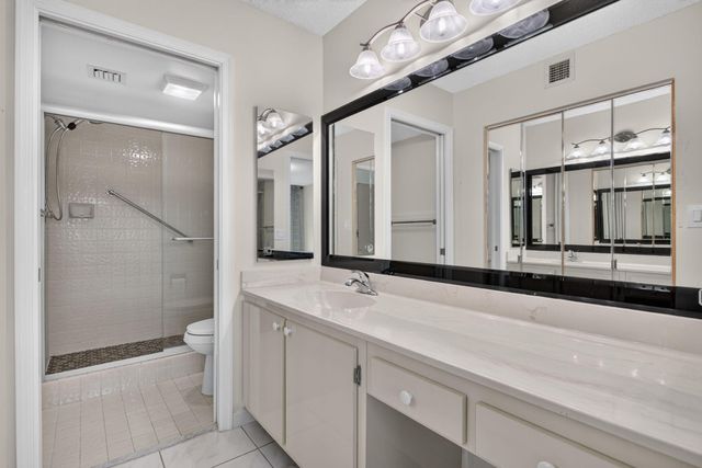 7216 S Devon Drive 212, Tamarac, FL 33321