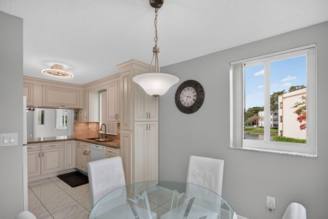 7216 S Devon Drive 212, Tamarac, FL 33321