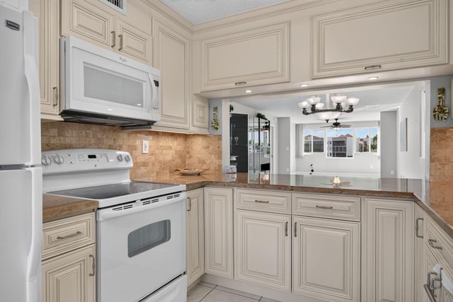 7216 S Devon Drive 212, Tamarac, FL 33321