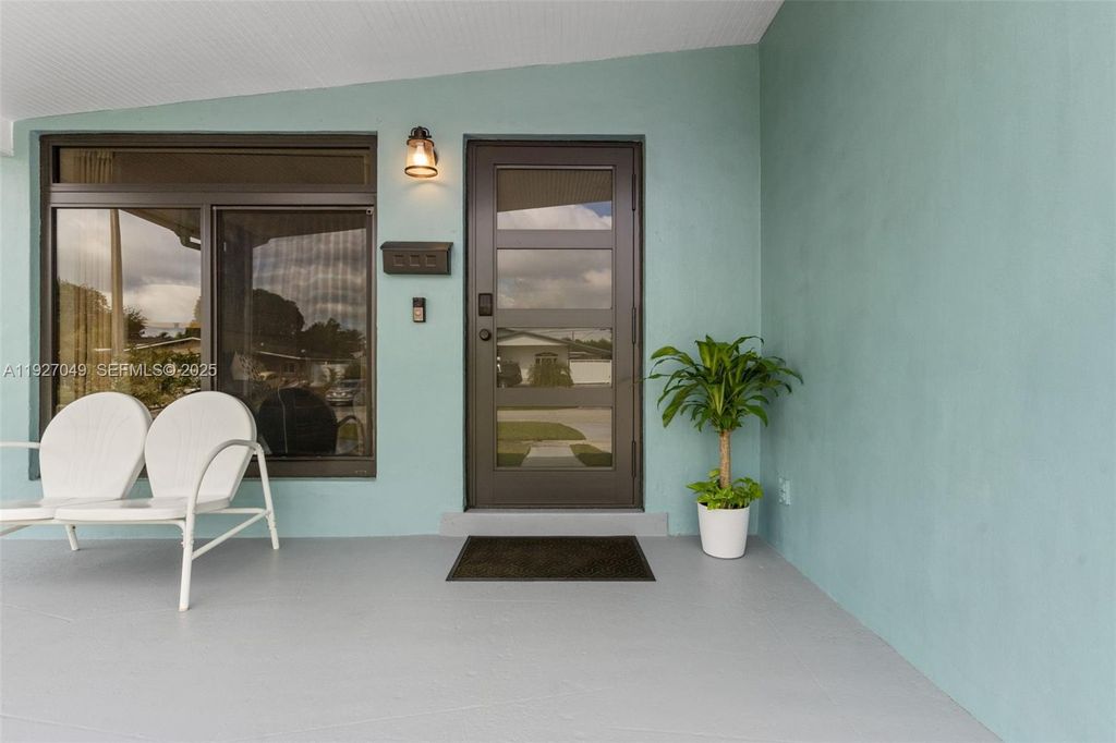 Image 2 of property listing at 12460 SW 186th St, Miami, FL 33177